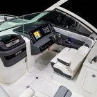 2025-chaparral-310-osx-cockpit-helm