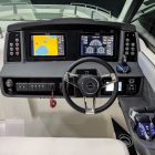 2025-chaparral-310-osx-cockpit-helm-close-up