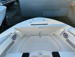 2026 Robalo R207 - Image 10