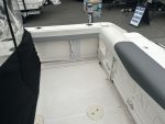 2023 Robalo R247 Dual Console - Image 9