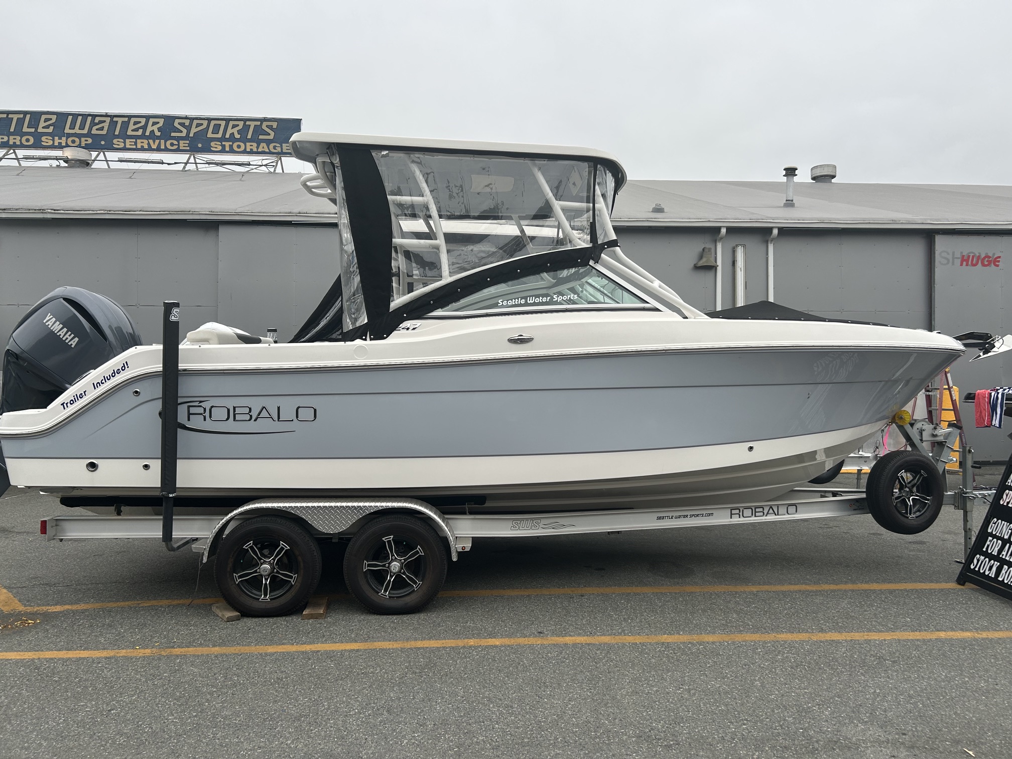 IMG_7926 2023 Robalo R247 Dual Console - Image 1