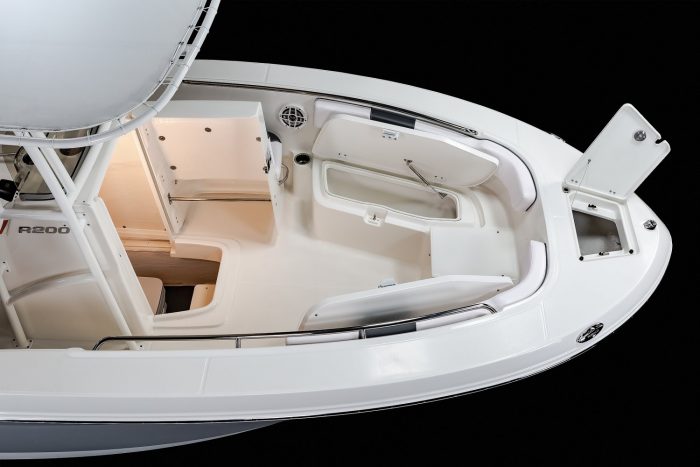 2027 Robalo R200 – SWS